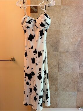 Boutique White & Black Floral Spaghetti-Strap Midi Dress
